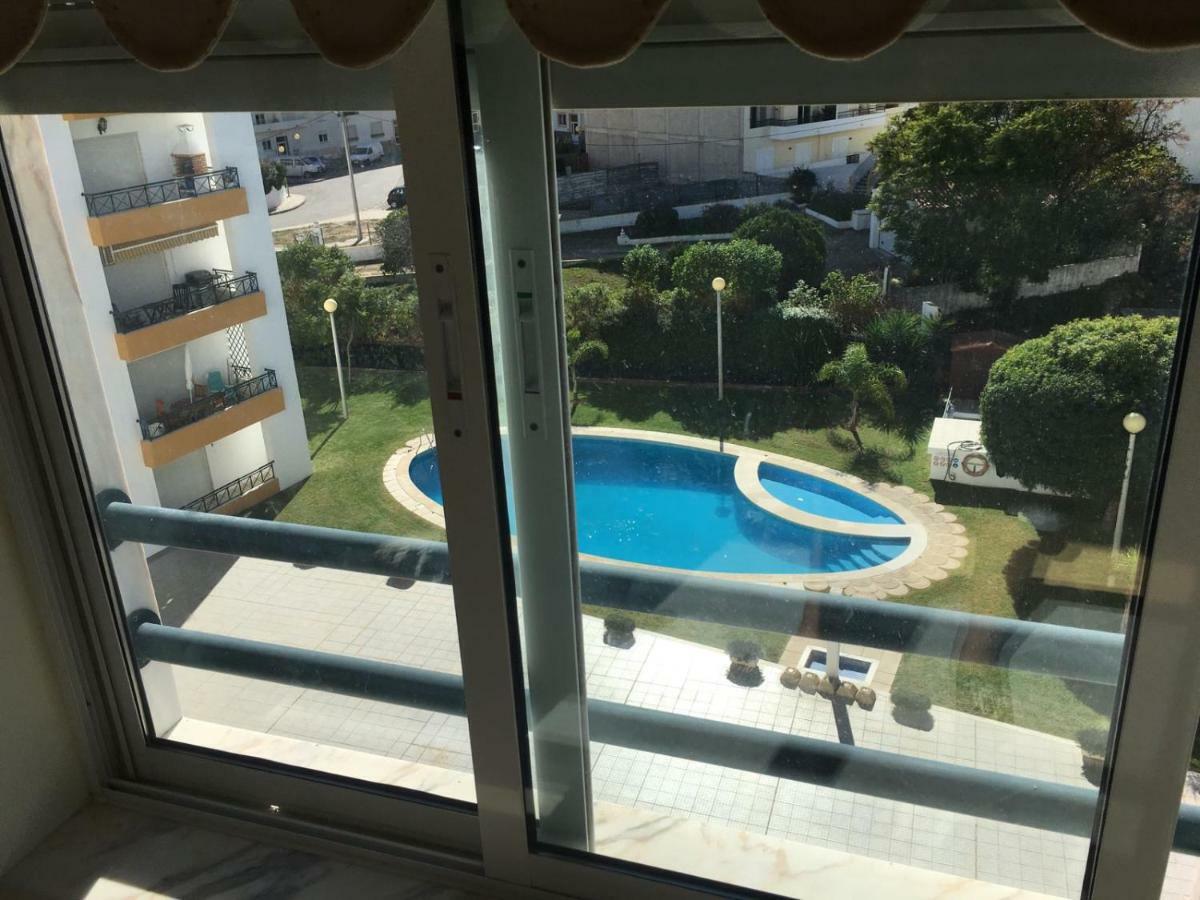 Quiet Apartment Overlooking The Swimming Pool Armacao de Pera Exterior photo