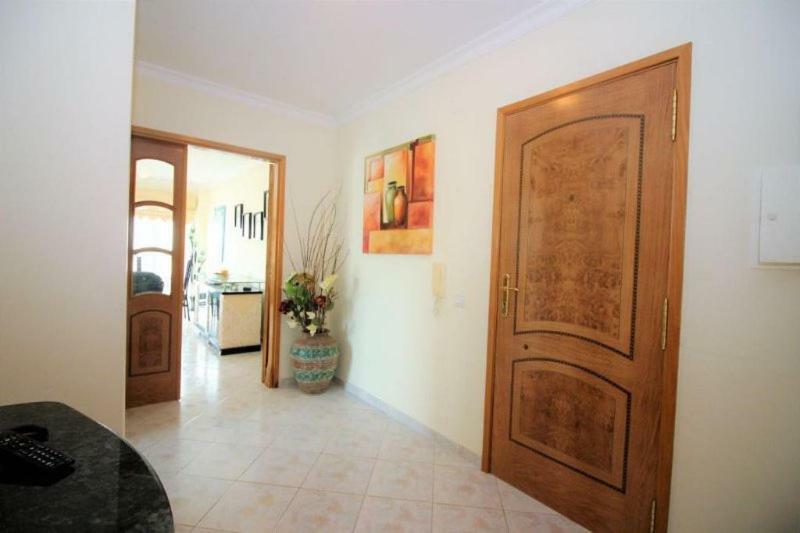 Quiet Apartment Overlooking The Swimming Pool Armacao de Pera Exterior photo