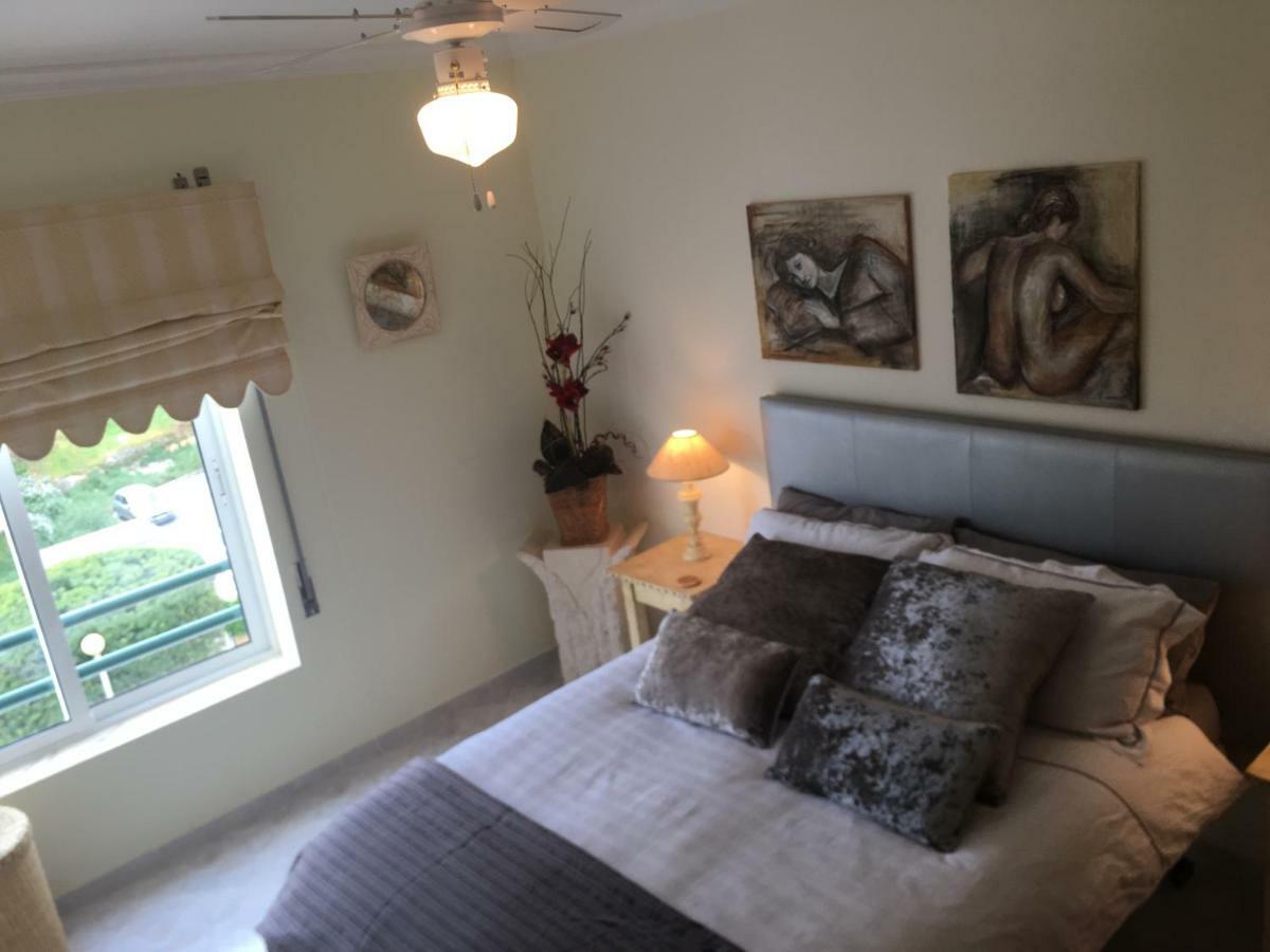 Quiet Apartment Overlooking The Swimming Pool Armacao de Pera Exterior photo